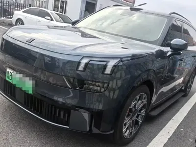 Lynk & Co 900