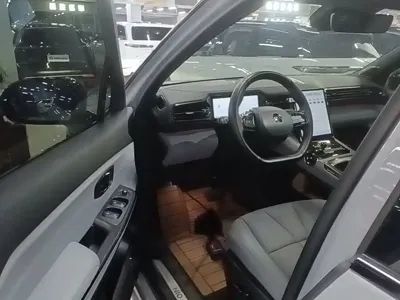 Nio ES8