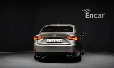 Lexus IS