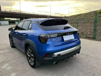 Lynk & Co 02