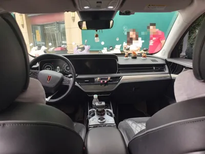 Hongqi HS5