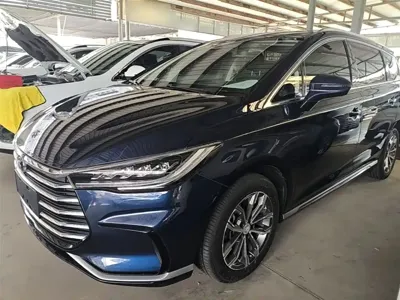 BYD MAX