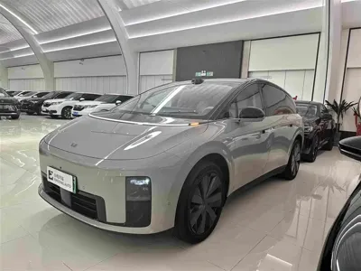 Li Auto 理想i8