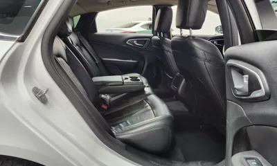 Chrysler 200