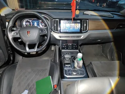Hongqi HS7