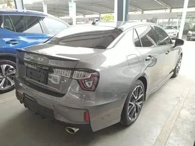 Lynk & Co 03