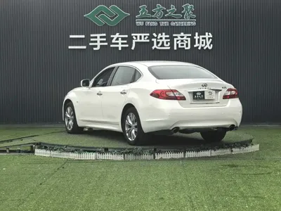 Infiniti M