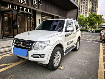Mitsubishi Pajero (Import)