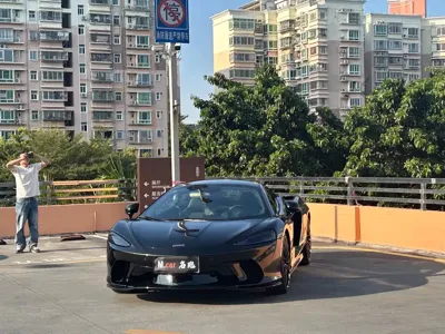 McLaren GT