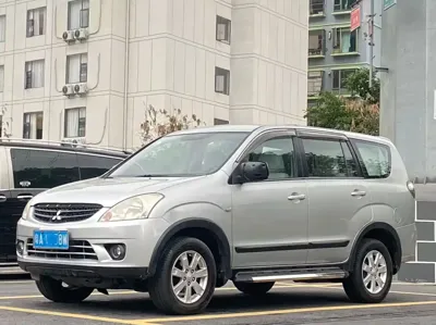 Mitsubishi Zinger