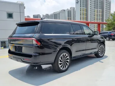 Lincoln Navigator