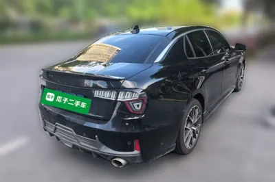 Lynk & Co 03