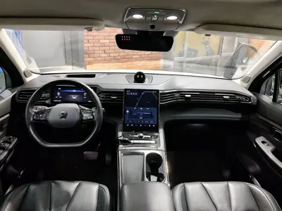 Nio ES8