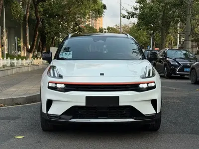 Lynk & Co 06