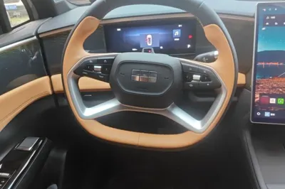 Geely Galaxy L7