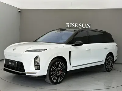 Nio ES8