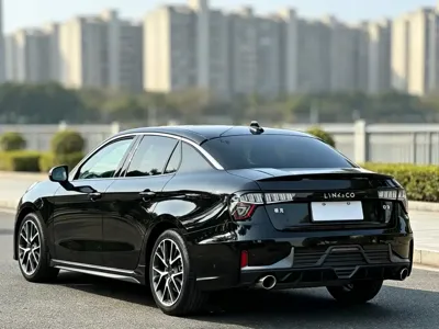 Lynk & Co 03