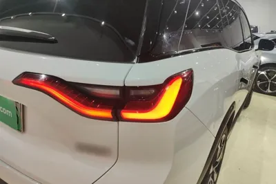 Nio ES8