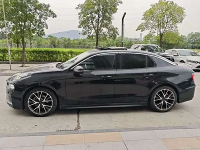 Lynk & Co 03