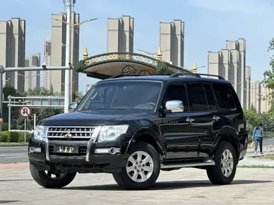 Mitsubishi Pajero (Import)