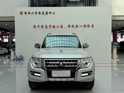Mitsubishi Pajero (Import)
