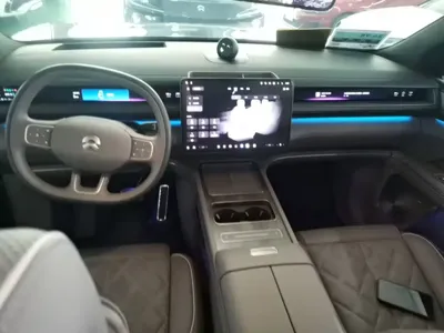 Nio ES8