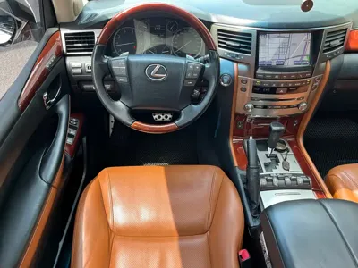 Lexus LX