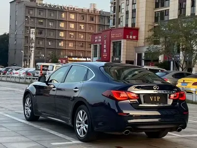 Infiniti Q70