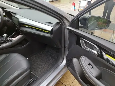 Roewe i5
