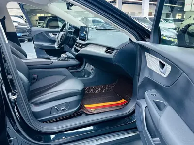 Hongqi Hongqi E-QM5