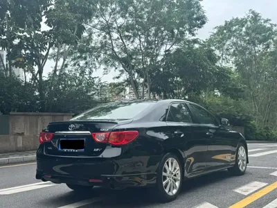 Toyota Reiz