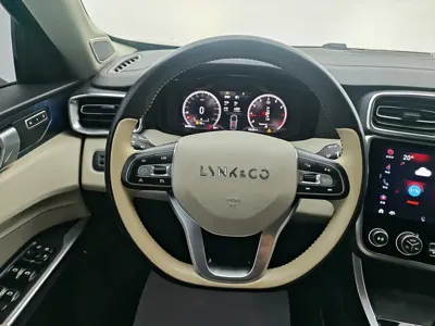 Lynk & Co 01