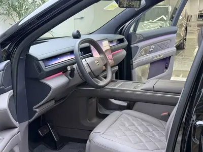 Nio ES8
