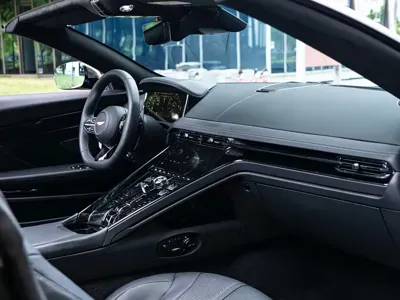 Aston Martin DB12