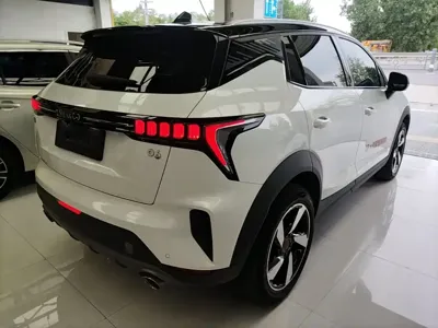 Lynk & Co 06