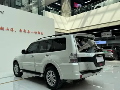 Mitsubishi Pajero (Import)