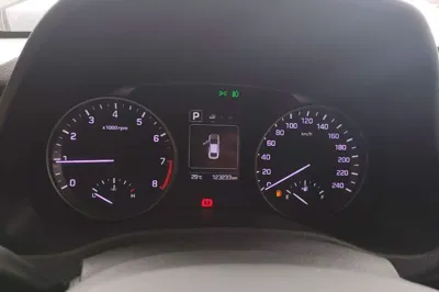 Hyundai Elantra (6th Generation