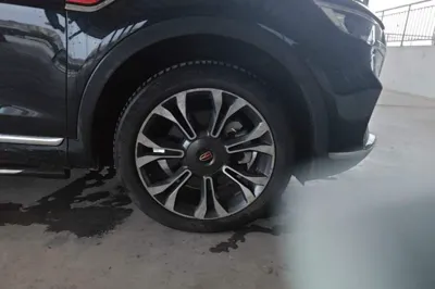 Hongqi HS5
