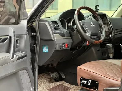 Mitsubishi Pajero (Import)