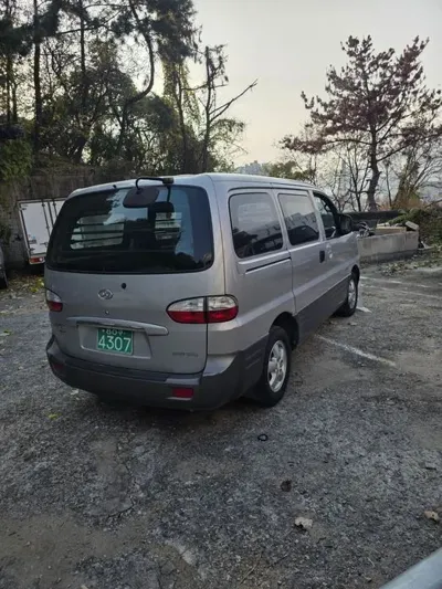 Hyundai Starex