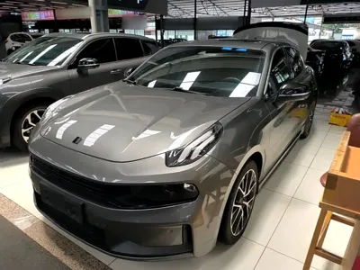 Lynk & Co 03