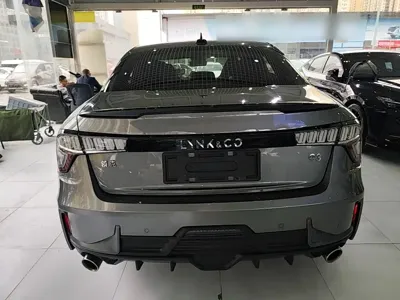 Lynk & Co 03