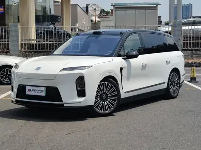 Nio ES8