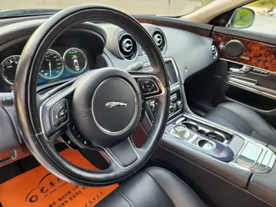 Jaguar XJ