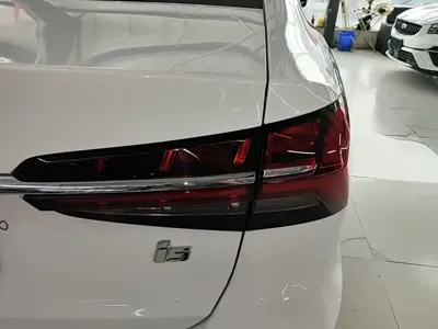 Roewe i5