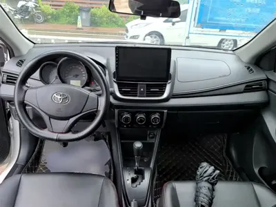 Toyota Yaris L
