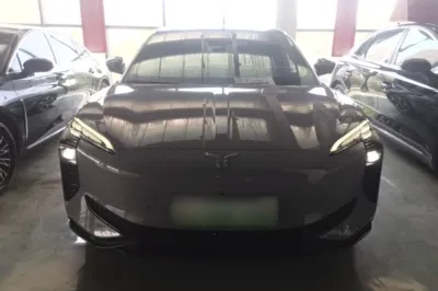 Hongqi EH7