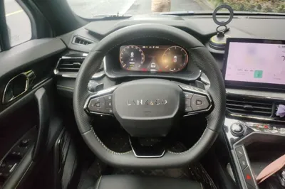 Lynk & Co 06