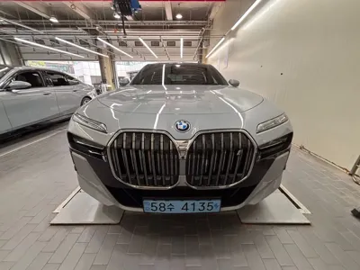 BMW i7