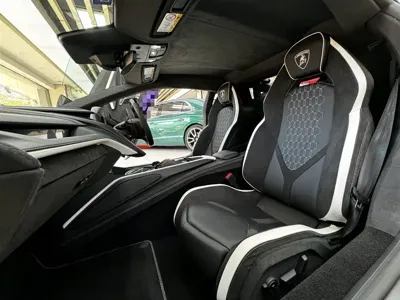 Lamborghini Revuelto